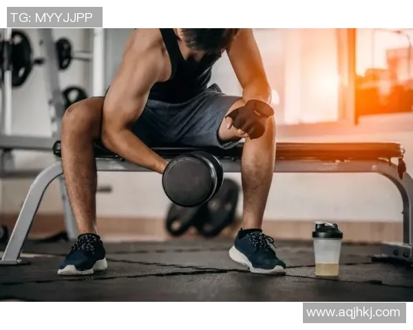 哑铃锻炼胸肌的最佳效果图解与训练技巧分享